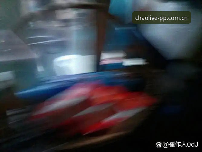 去年八月，上海的一个球迷老陈半夜打电话给我，声音里压着兴奋又焦躁的矛盾情绪：“我儿子在外地上大学，想用手机看申花客场对国安那场，结果点开几个链接全是卡顿、广告、甚至弹窗提示下载其他游戏，折腾了二十分钟还没看到一分钟正式比赛。你说那些所谓的直播入口，怎么就这么坑？”电话那头，电视里央五正播着无关的田径比赛，画质清晰得扎眼。这个故事其实暴露了一个普遍困境——当一家拥有中超新媒体版权的平台频繁更换其官方通道、用户的手机应用商店里又搜不到或者搜到一堆冒牌版本时，那个“体育中超直播下载官方入口安装教程”就不再是简单的手把手教学，而变成了某种赛前焦虑的解药。